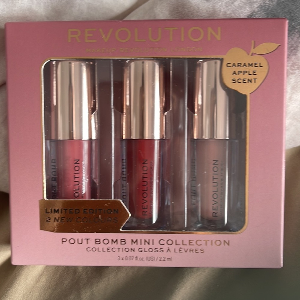 New Makeup Revolution Pout Bomb Caramel Apple Scented Gloss Collection - Picture 1 of 1